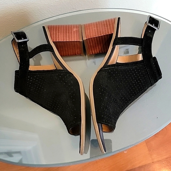 FRANCO SARTO- Hartlet 2 Perferated Suede PeepToe. - Picture 7 of 7